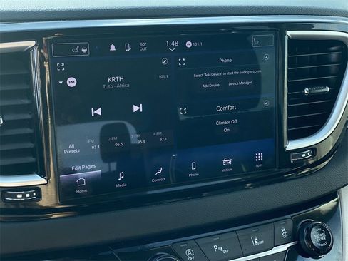 Used 2023 Chrysler Pacifica Touring-L image 19