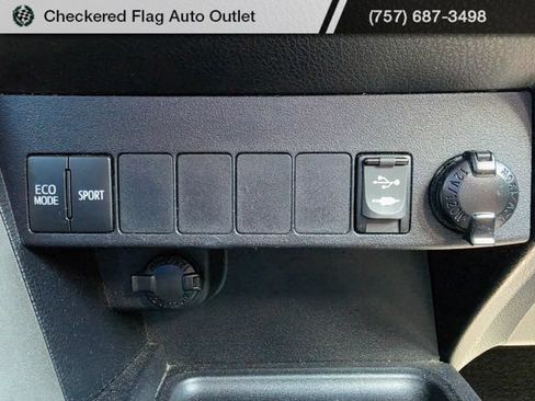 Used 2015 Toyota RAV4 XLE FWD image 19