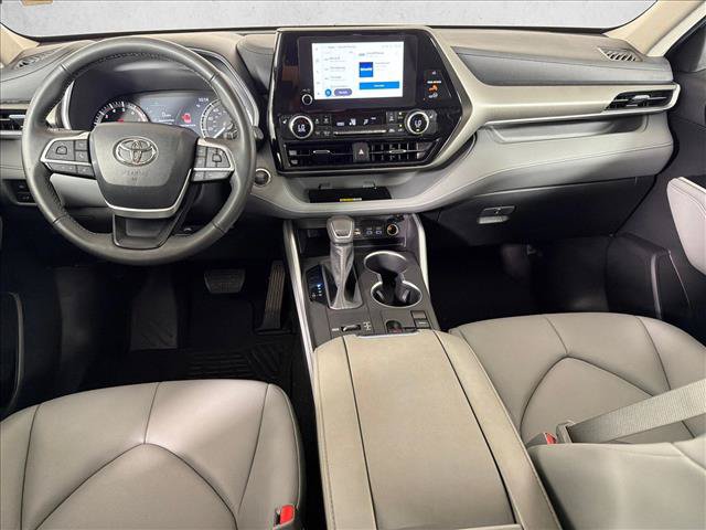 Used 2023 Toyota Highlander XLE FWD image 24