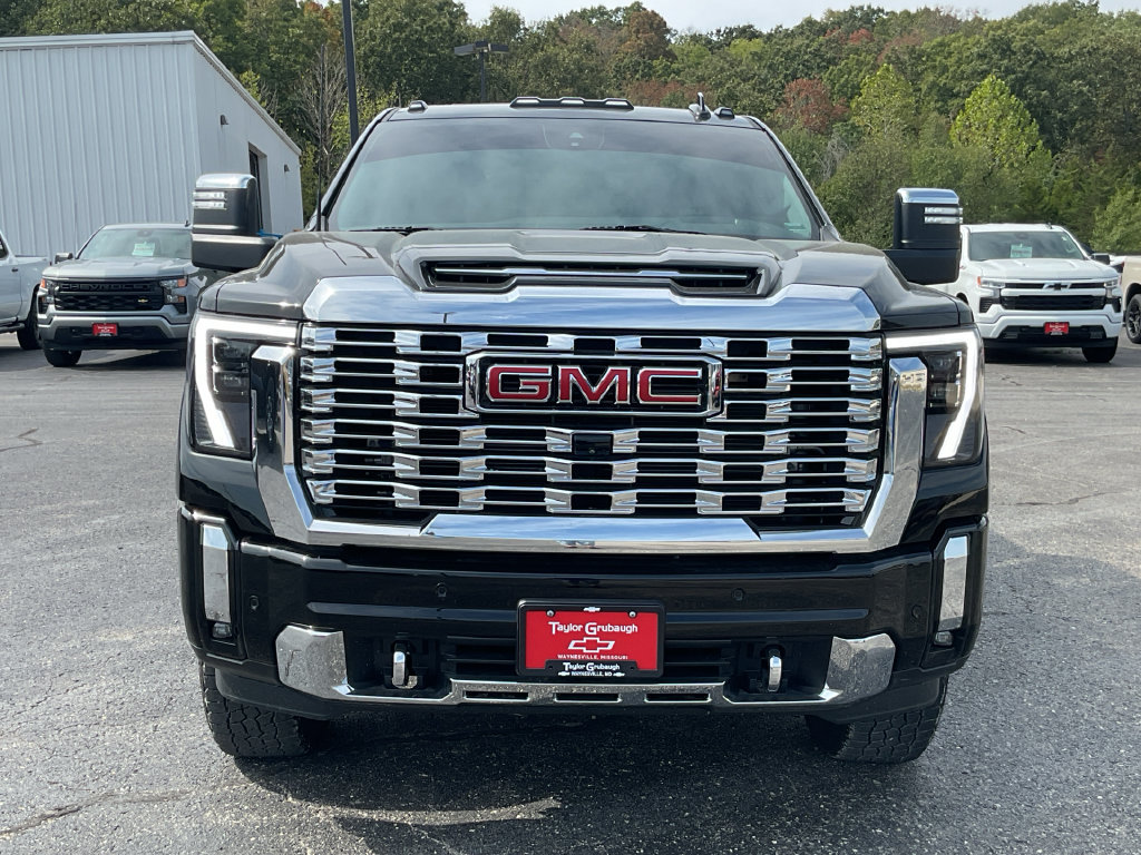 Used 2025 GMC Sierra 2500 Denali w/ Denali Reserve Package AWD/4WD image 3