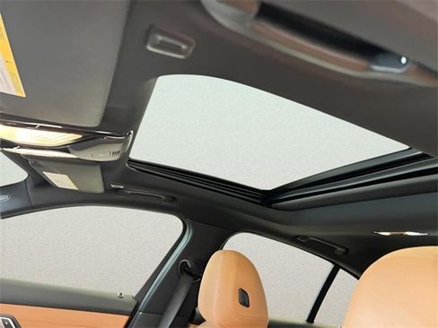 Used 2021 BMW 330i xDrive Sedan w/ Premium Package image 19