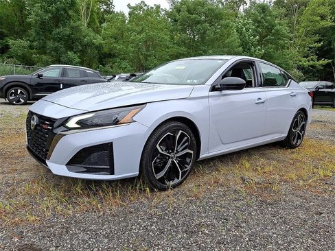 Used 2024 Nissan Altima 2.5 SR image 3