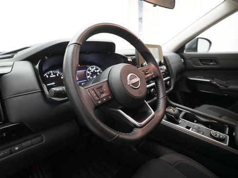 Used 2024 Nissan Pathfinder SV AWD/4WD image 8