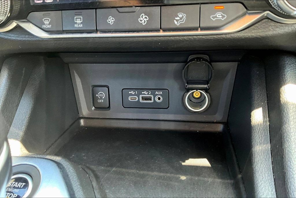 Used 2025 Nissan Sentra SR FWD image 12