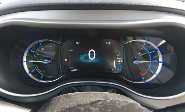 Used 2019 Chrysler Pacifica Touring Plus FWD image 6