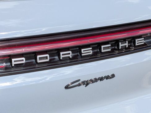 Certified 2025 Porsche Cayenne GTS AWD/4WD image 35