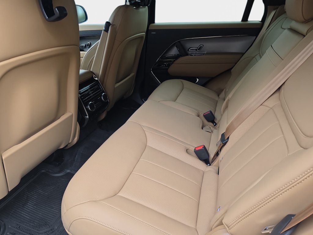 New 2027 Land Rover Range Rover Sport SE AWD/4WD image 11