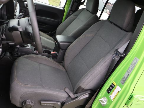 Used 2025 Jeep Wrangler Unlimited Sport AWD/4WD image 20