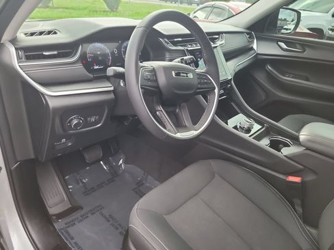 Used 2023 Jeep Grand Cherokee L Laredo AWD/4WD image 22