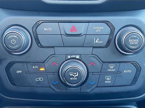 Used 2021 Jeep Renegade Trailhawk w/ Sun & Sound Group image 17