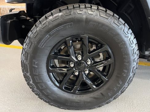 Used 2022 Jeep Gladiator Sport image 5