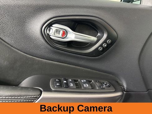 Used 2022 Jeep Cherokee Limited image 9