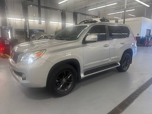 Used 2012 Lexus GX 460 w/ Comfort Plus Pkg AWD/4WD image 2