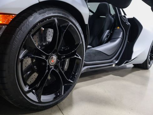 Used 2018 McLaren 720S image 26