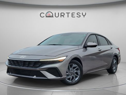 Certified 2024 Hyundai Elantra SEL image 1