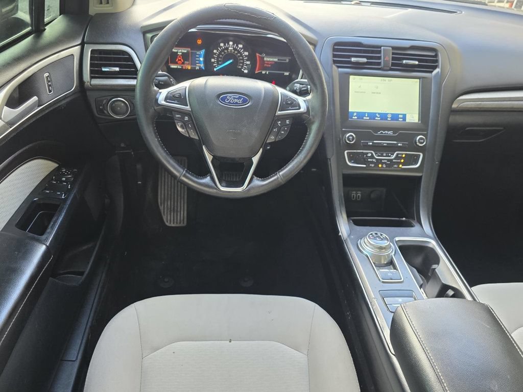 Used 2020 Ford Fusion SE w/ Equipment Group 151A FWD image 10