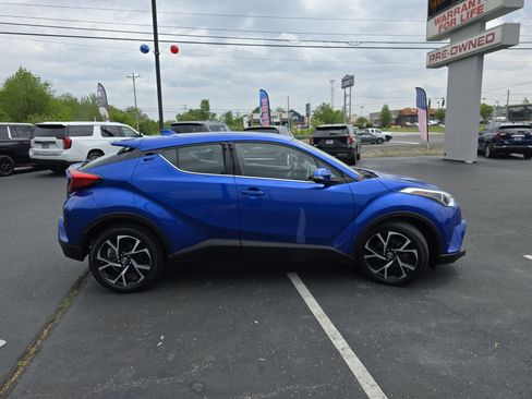Used 2019 Toyota C-HR Limited FWD image 12