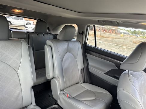 Used 2020 Toyota Highlander Limited Platinum image 34