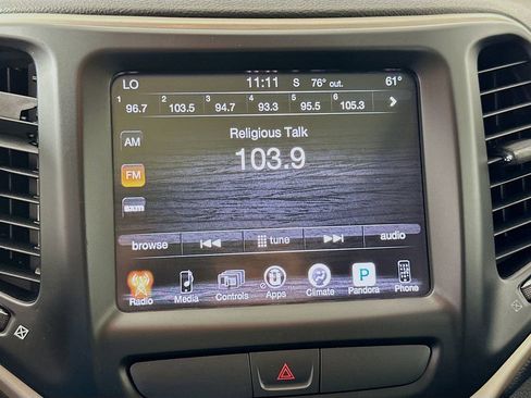 Used 2015 Jeep Cherokee Latitude w/ Comfort/Convenience Group FWD image 14