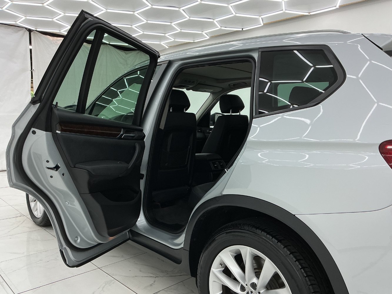 Used 2017 BMW X3 xDrive28i AWD/4WD image 22