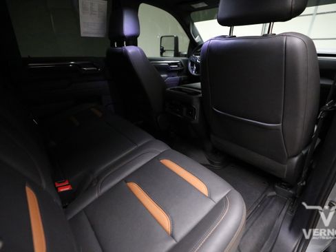 Used 2024 GMC Sierra 2500 AT4 w/ AT4 Premium Plus Package AWD/4WD image 12