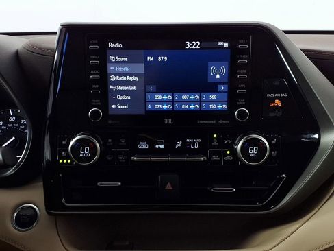 Used 2021 Toyota Highlander Limited image 23