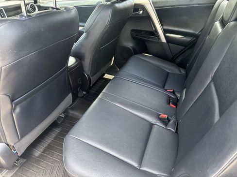 Used 2018 Toyota RAV4 Limited FWD image 27