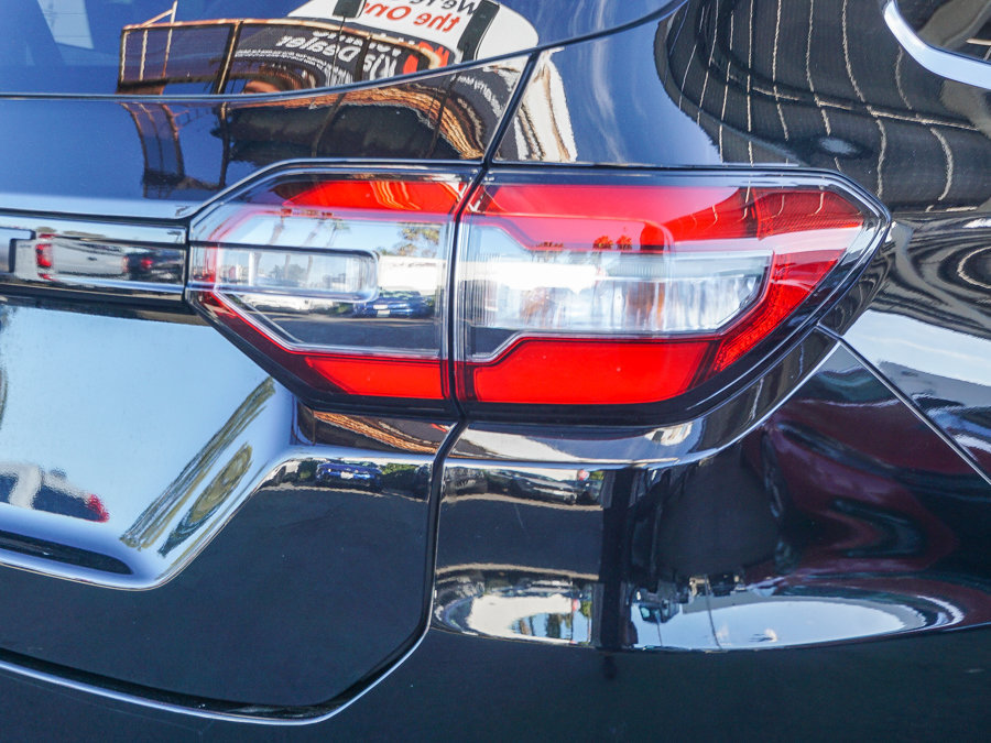 Used 2025 Honda Pilot EX-L image 8