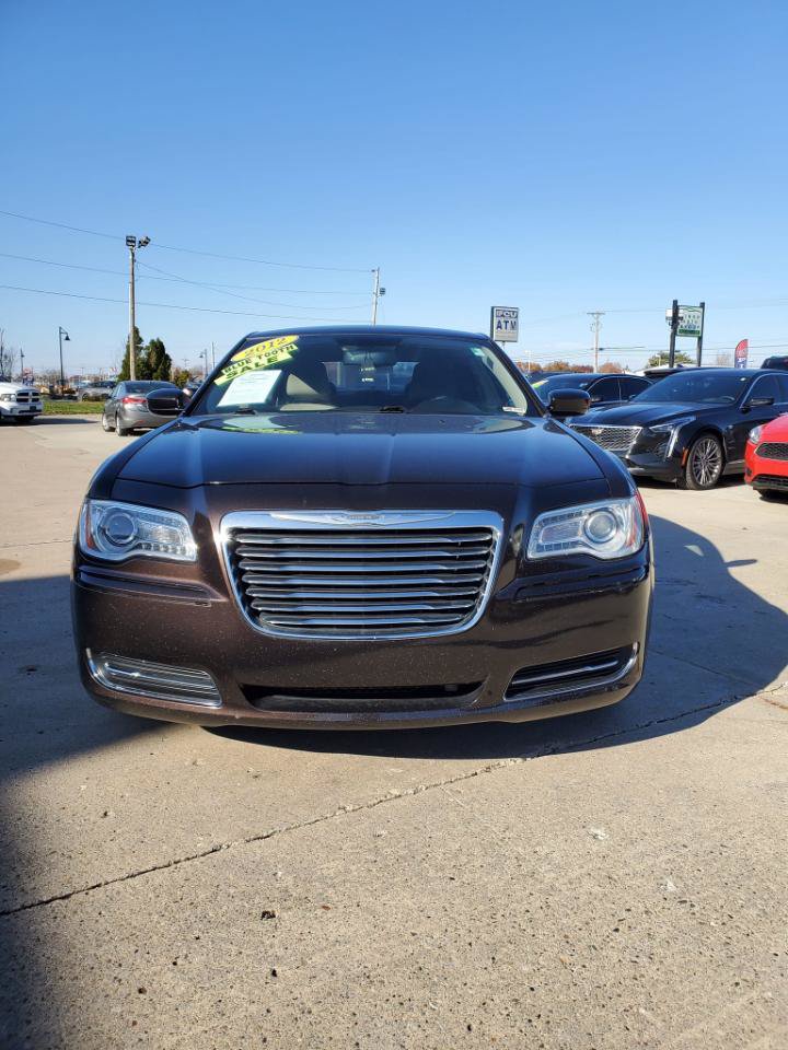 Used 2012 Chrysler 300 RWD image 3