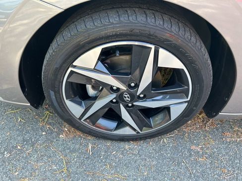 Used 2022 Hyundai Elantra Limited w/ Cargo Package image 11