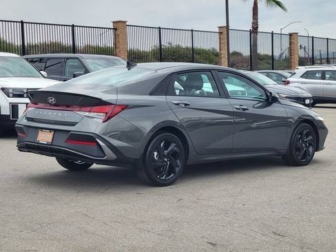 New 2026 Hyundai Elantra SEL Sport FWD image 4