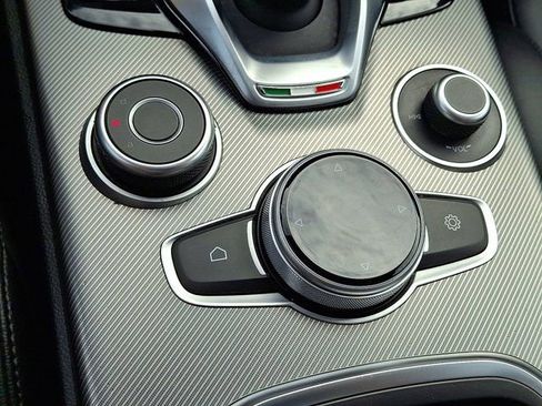 Used 2022 Alfa Romeo Stelvio Veloce image 29