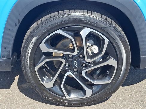 Used 2024 Chevrolet Trax RS w/ Sunroof Package FWD image 8