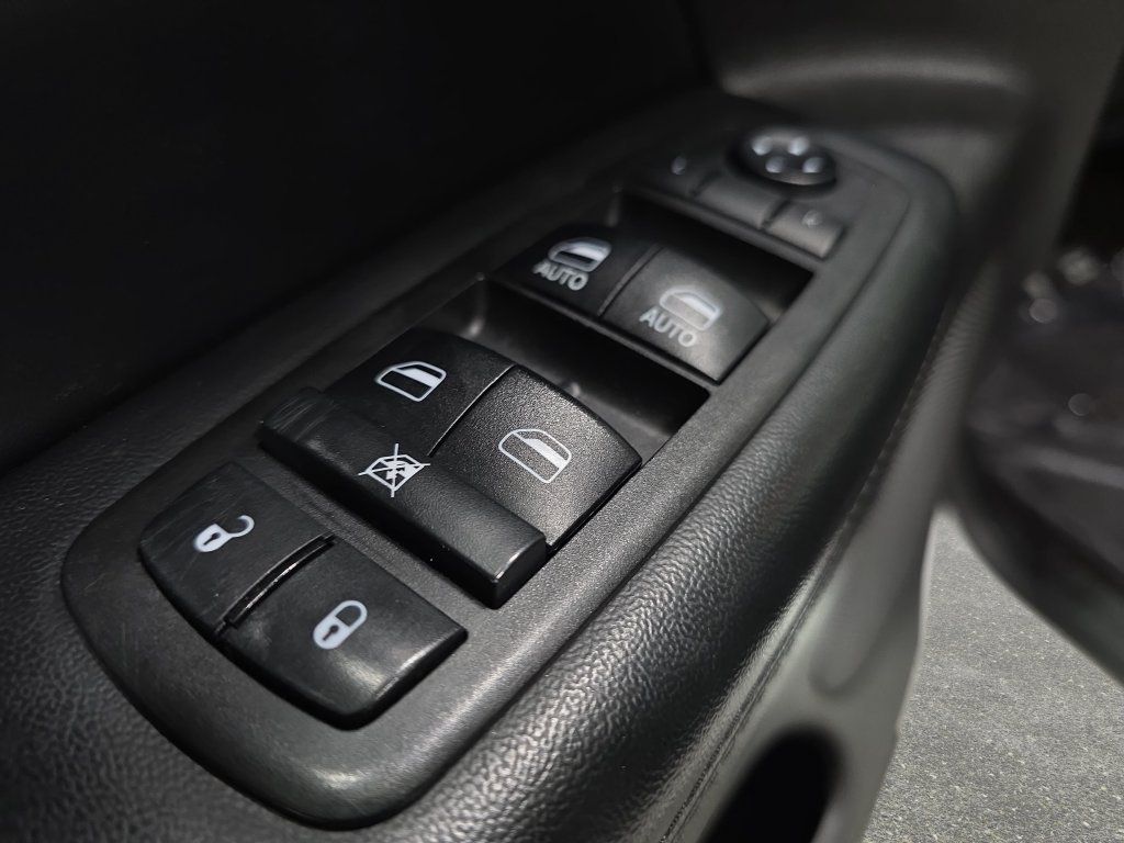 Used 2018 Jeep Grand Cherokee Altitude AWD/4WD image 27