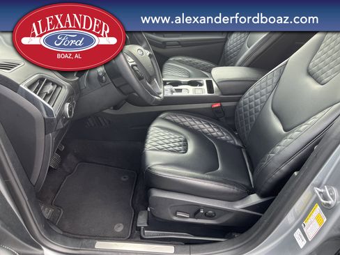 Used 2024 Ford Edge Titanium image 8