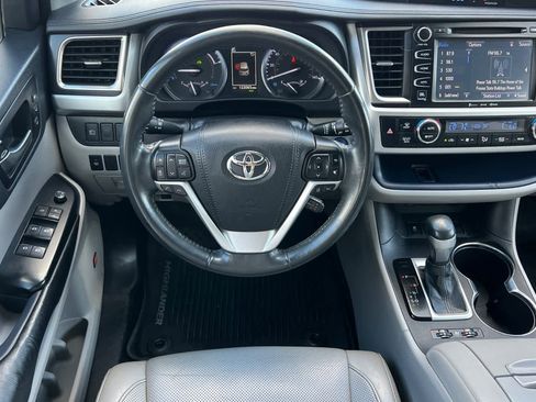 Used 2019 Toyota Highlander Limited image 15