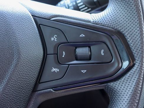 Used 2025 Chevrolet Trax LT FWD image 26