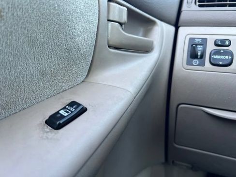 Used 2005 Toyota Corolla CE FWD image 15