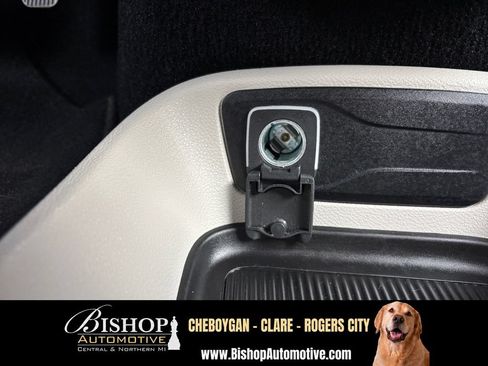 Used 2023 Chrysler Pacifica Touring-L FWD image 22