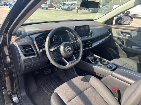 Used 2023 Nissan Rogue SV image 13