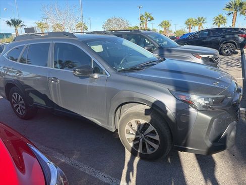 Used 2023 Subaru Outback Premium image 9