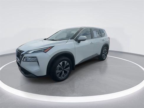 Used 2023 Nissan Rogue SV image 4