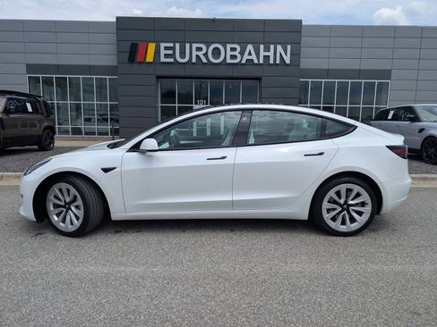 Used 2023 Tesla Model 3 Standard Range RWD image 2