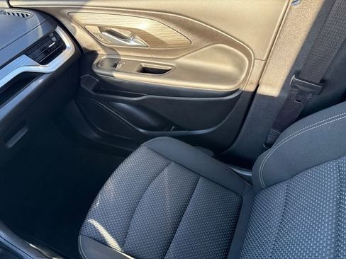 Used 2024 GMC Terrain SLE w/ Driver Convenience Package image 16