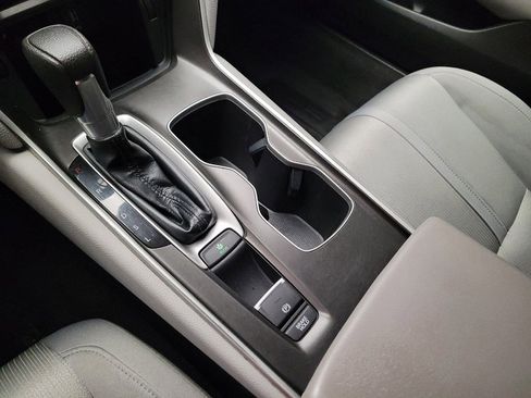 Used 2018 Honda Accord EX image 26