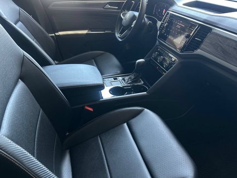 Used 2023 Volkswagen Atlas Cross Sport SE FWD image 16