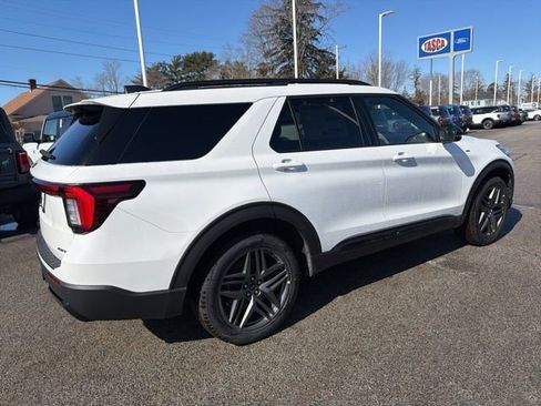 New 2026 Ford Explorer ST-Line w/ ST-Line Street Pack AWD/4WD image 2