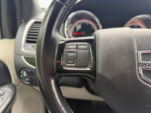 Used 2020 Dodge Grand Caravan SXT FWD image 11