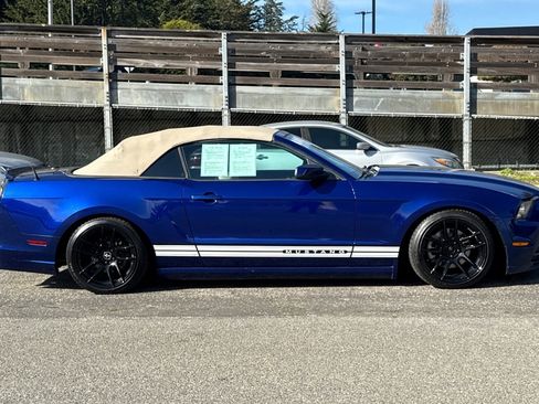 Used 2013 Ford Mustang Premium image 3