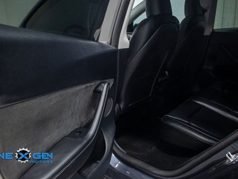 Used 2023 Tesla Model Y Performance image 23